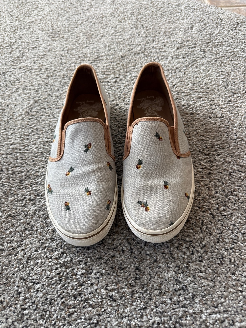 Tommy Bahama KidsMens 10D Pineapple Slip-On Sneakers in Beige and Brown Trim
